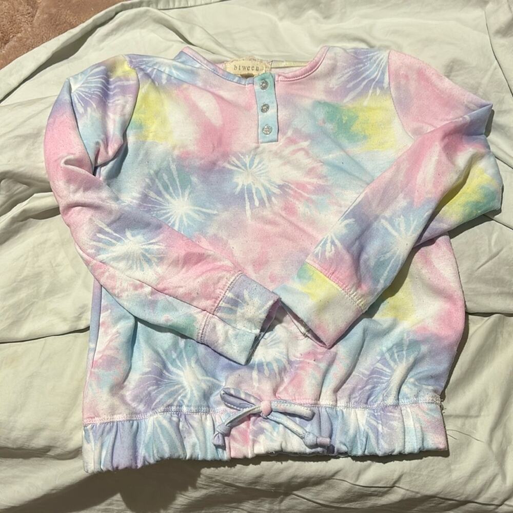 Btween tie dye sweatshirt top elastic waist w/bow Henley 3 button euc fleece